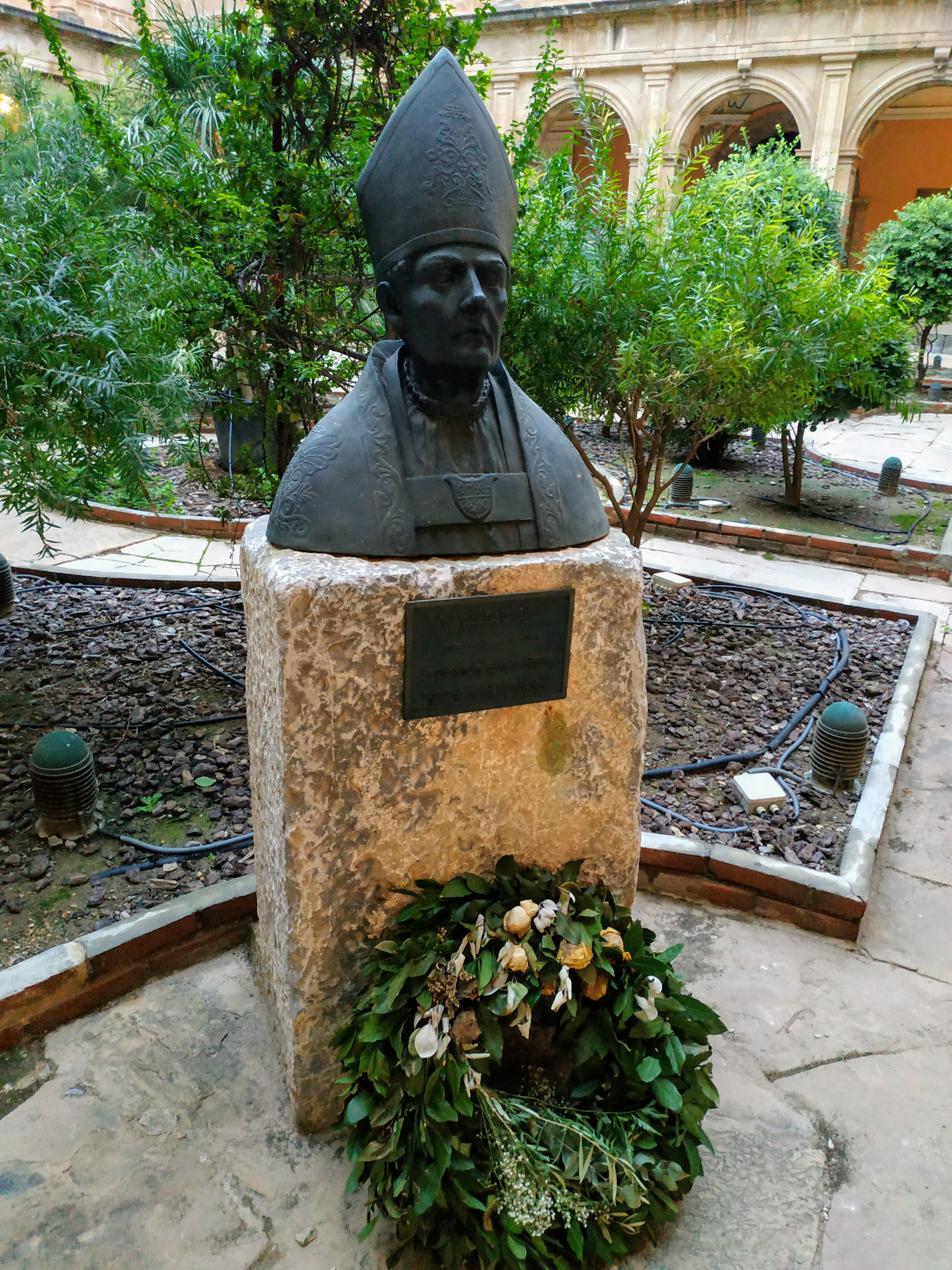 Fernando de Loazes en el Claustro