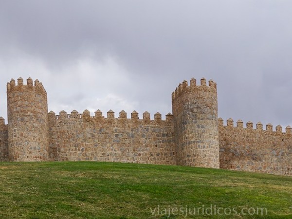 Juzgados y Audiencia Provincial de Ávila. Pactos, juras y farsas. El juicio del Niño Santo y Don Blasco Nuñez con sus Nuevas Leyes