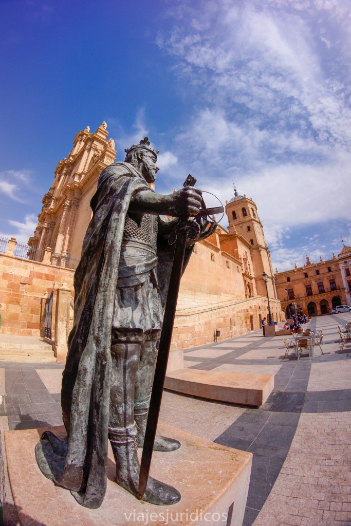 Estatua de Alfonso X en Lorca